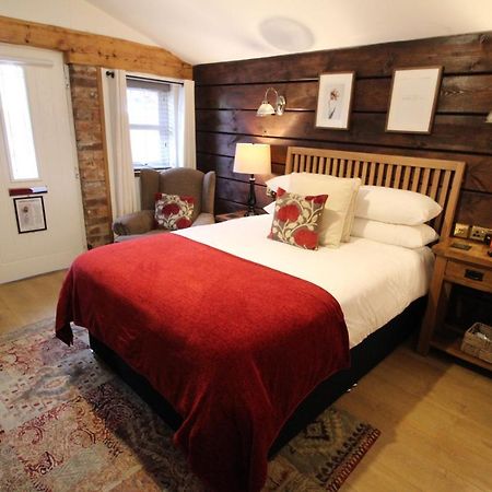 Boutique Garden Lodge @ The Larches Вулвергемптон Екстериор снимка