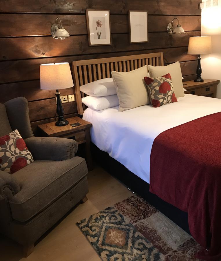 Boutique Garden Lodge @ The Larches Вулвергемптон Екстериор снимка