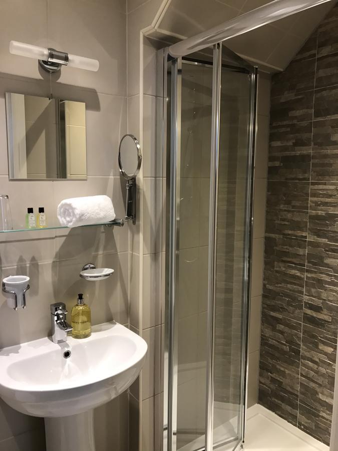 Boutique Garden Lodge @ The Larches Вулвергемптон Екстериор снимка