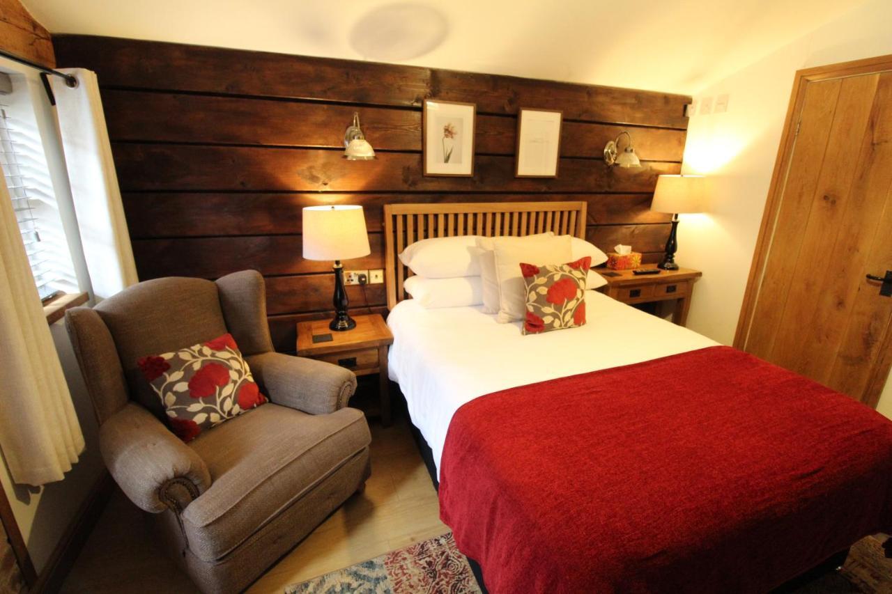 Boutique Garden Lodge @ The Larches Вулвергемптон Екстериор снимка